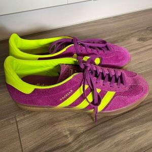 Women fashionable adidas sneakers . Brand new